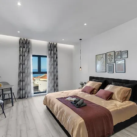 Luxury Black Pearl With Jacuzzi Guest house Makarska