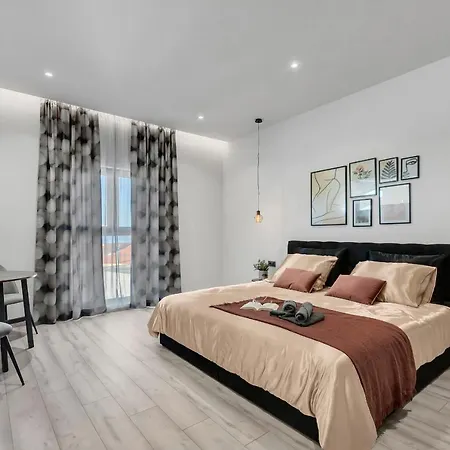 Guest house Luxury Black Pearl With Jacuzzi Makarska
