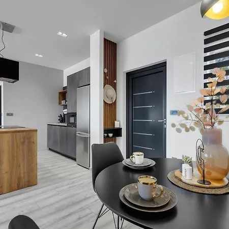 Luxury Black Pearl With Jacuzzi Guest house Makarska