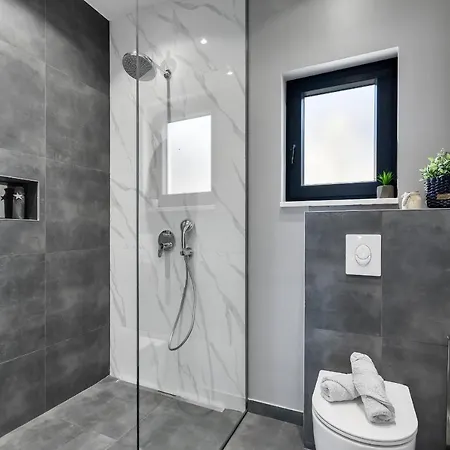 Luxury Black Pearl With Jacuzzi *